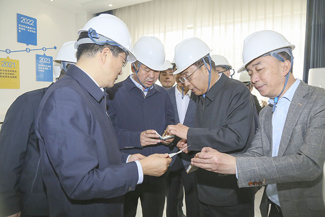 寧夏回族自治區(qū)黨委常委、副主席買彥州一行到萬基控股集團(tuán)調(diào)研