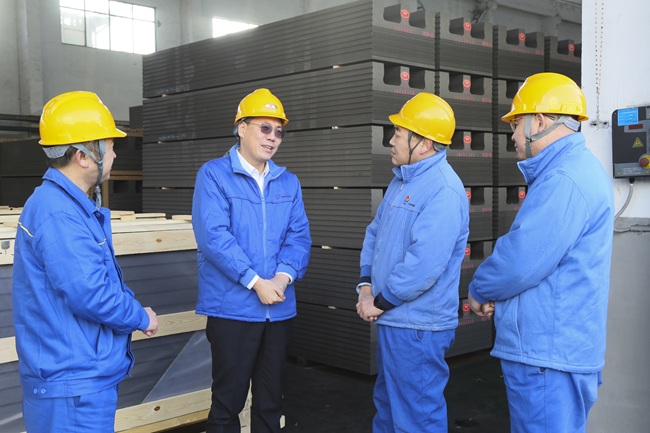 黨委書記、董事長黃小寧春節(jié)前到生產一線慰問