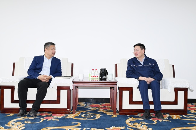 交通銀行洛陽(yáng)分行黨委書(shū)記、行長(zhǎng)齊延兵到萬(wàn)基控股集團(tuán)調(diào)研